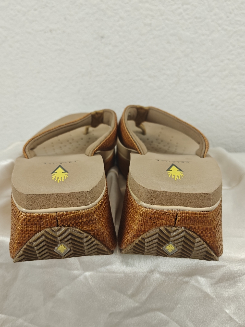 Volatile Bahama Wedge Sandals Women's Size 9 Tan Woven Comfort Thong Shoes - Picture 6 of 11